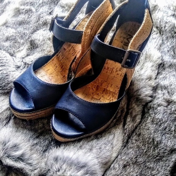 Adorable Mia blue wedges! - Picture 3 of 8